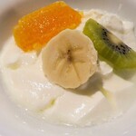 MORETHAN TAPAS LOUNGE - フレッシュフルーツヨーグルト