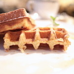 珈琲蔵人 珈蔵 - プレーンワッフルの断面 '14 12月下旬