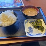 埼玉漁港 海鮮食堂 そうま水産 - セルフコーナーで取ったごはん、あら汁、漬物