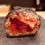 鮨 実紀 - 週末ロール（私達の回が２回転目で明日が休みで食材を残せないからとのことで提供されたもの）