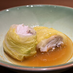 京橋 鮨 好日 - 真鯛のポアレ白菜包み　濃厚海老殻出汁仕立て