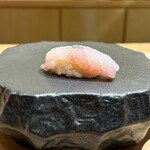 京橋 鮨 好日 - ハタ　昆布の香りが合います
