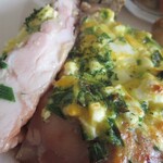 壱弐参 CAFE - チキンを切ったところ