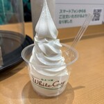 ミルク&パフェ よつ葉ホワイトコージ 新千歳空港店 - 