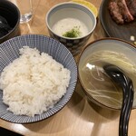 八たん - 牛テールスープ・麦ご飯・とろろ