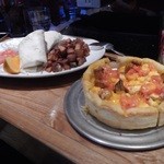 デビルクラフト 浜松町店 - 奥;ブレックファーストブリートス、手前;ブレックファーストディープディッシュピザ