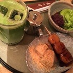 甘党まえだ - 
      お連れさまは抹茶寒天あんみつ　抹茶オーレ