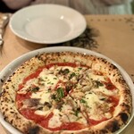 イル・パチョッコーネ・ディ・キャンティ - 鯛のピザ