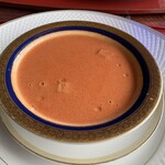 赤城亭 - 本日のスープはトマトスープ。栃木産かは覚えていませんが、トマトの旨みが前面に溢れる、いくらでも飲めそうな逸品でした