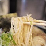 ラーメン ツバメ - ぷりんぷりんな麺