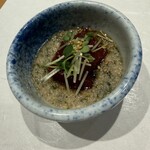 鮨 つむぎ - 漬けとろろ、シャリを入れます