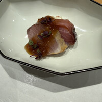 鮨 つむぎ - ぶりわら焼きの香り