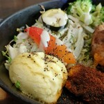 ローストチキンクラブ ファイティング クック - マッシュポテト、ミニバーニャカウダ