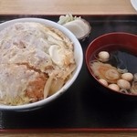 本郷食堂 - カツ丼 730円