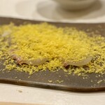 鮨 やすみつ - 平目カラスミがけ