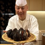 鮨 やすみつ - 赤貝お披露目