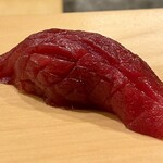 鮨 やすみつ - 大間マグロ　赤身漬け