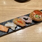 鮨・酒・肴 杉玉 - 極み寿司堪能5貫セット(杉玉と言えば、飲めるサーモン、飲める炙りえんがわ、飲める親子稲荷、赤海老 他人の子持ち TypeⅡ、黄金赤海老)