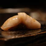 鮨処 乾杯 - ［握り］ホタテ貝（北海道）