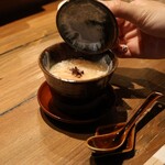 鮨処 乾杯 - ＜椀物＞　生みたて玉子の茶碗蒸し（ズワイガニ餡）