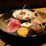 鮨処 乾杯 - ＜八寸＞ 旬の先付け盛り合わせ