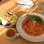 ダッキー ダックカフェ - デミタスサイズのオマールスープ・サラダが付いて１１８０円（外税）