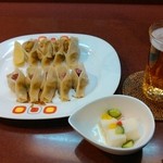 貘貘 - たこ餃子とほたて餃子。