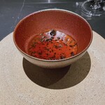GRAND COMPTOIR - ○Amuse   アミューズ
      フォアグラの茶碗蒸し
      フォアグラ、卵と生クリームのシンプルなものだそうですがコクが濃厚で更にトリュフの風味、とても美味しい。
      人気の一品だそうです。