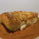 GRAND COMPTOIR - ソースには使われない魚の出汁が凝縮されています。
      唐辛子はフランスバスク地方のピマンデスペレット。