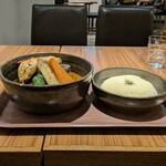 ピカンティ - チキンレッグ ¥1490