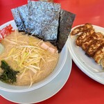 ラーメン山岡家 - 塩ネギラーメン  サービスの餃子          ¥ 840