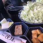 とんかつ 串揚げ 優膳 - 前菜がわりの品々。