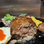 万両 肥後橋店 - ハンバーグ断面