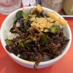 ラーメン ねぎとん - キクラゲとニラの辛いヤツと鶏油揚玉でカスタマイズ