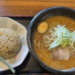 麺場 もっけい - もっけい味噌と半チャーハンのセット
