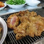 뚱보 돼지갈비 통고기 - 薬味がしみ込んだ豚カルビ（デジカルビ）　これで2人前