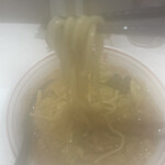 蒙古タンメン中本 - 麺リフト〜してカメラ向けたらソフトフォーカスかかりました(^^)