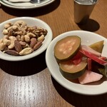 BarBies Grill - ナッツとピクルス