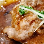 キッチン あずま - すね肉のアップ