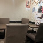 穂卓 - テーブル席の様子。