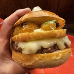 THE GRABBER hamburger pub - 【裏メニュー】2/10限定 『ブールノワゼットオレンジ&スノウチーズバーガー¥2,750』 『HOT COFFEE¥165』