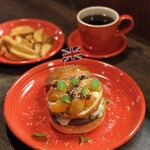 THE GRABBER hamburger pub - 【裏メニュー】2/10限定 『ブールノワゼットオレンジ&スノウチーズバーガー¥2,750』 『HOT COFFEE¥165』