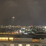 望楼NOGUCHI函館 - ラウンジからの夜景　奥に浮かんでいる光は函館山の展望台