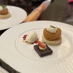 望楼NOGUCHI函館 - 夕飯のデザートを部屋に運んでもらいました