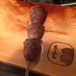 熊の焼鳥106 - おまかせ７串この日の③「丸ハツ」
