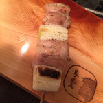 熊の焼鳥106 - おまかせ７串この日の①「ももねぎ」