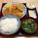 つくし - とんかつ・きすフライ定食（720円）