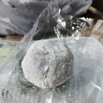 餅太 - 苺大福　外はお餅なので、噛み切るのにチョイと…