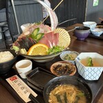 西村商店 - お刺身定食　ボリューム満点！