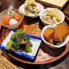 炭火串焼けむり - おばんざい盛り合わせ
　ささみと白菜の胡麻和え
　ベーコンとキノコのポテトサラダ
　菜の花とスルメイカの肝磯和え
　きんかんの醤油漬け
　南瓜の煮物